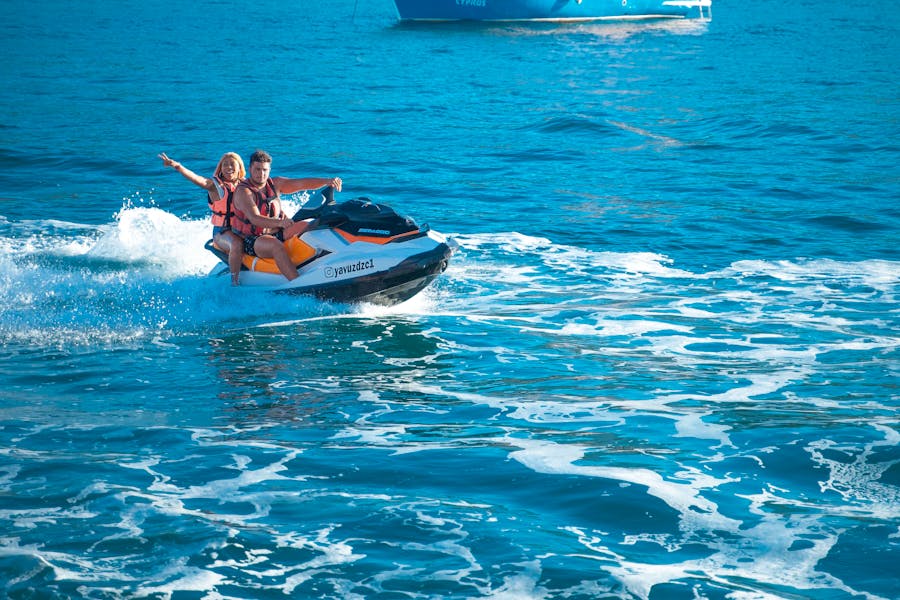 Yamaha VX Cruiser HO jet ski